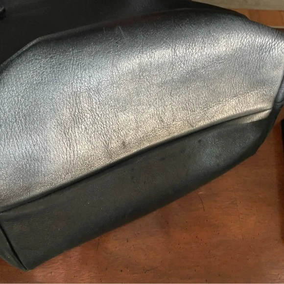 Madewell | Black Leather Tote Bag - Picture 10 of 16